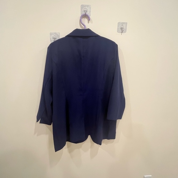 Elegant Navy Women's Blazer - Picture 3 of 6